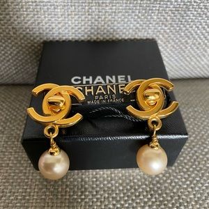 Chanel | Vintage Turn-Lock CC Faux Pearl Drop Clip-On Earrings